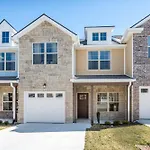 3 Kings Garage Front Yard Washer & Dryer