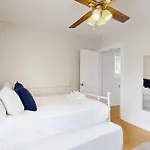 Watkins Park Getaway B Holiday home