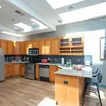 2 Chic Lofts Right On Broadway Strip Sleeps 10