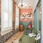 2 Chic Lofts Right On Broadway Strip Sleeps 10 *