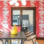 Historic Jewel Walk To Eats & Shops