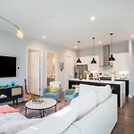 1 Mile To Downtown 4br 4ba W Rooftop Deck *