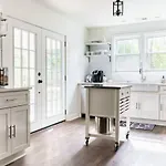 Holiday home Enchanting Retreat 15 Minutes To *