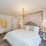 Holiday home Enchanting Retreat 15 Minutes To *