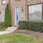 2 5 Miles To Dwntn Rec Room Geodis Right Behind