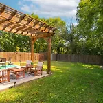 July Discount! Cottage Close To Downtown, Yard