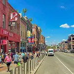 Grand Loft On Thee Broadway Strip