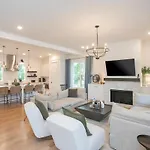 Custom Office Game & Fire Pit Holiday home Nashville