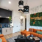 Holiday home Stylish New Gulch Rooftop Deck W Views Nashville