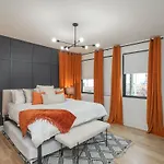 Stylish New Gulch Rooftop Deck W Views Holiday home