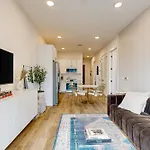 Apartment Jolene On Main 205