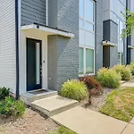 Bright Nashville Townhome About 5 Mi To Downtown!