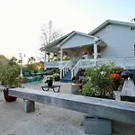 Holiday home Hillbilly Haven *