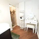 Traveling Nurses And Professionals Parking Included Pet Friendly Downtown Apartment *