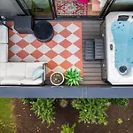 Music Row Hot Tub & Views
