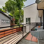 Perfectly Located-Walk To Bars- Close To Broadway