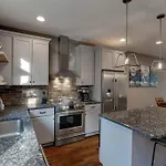 Broadway Bound 3br Perfect Weekend Getaway Holiday home