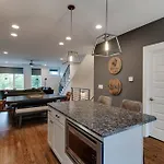 Broadway Bound 3br Perfect Weekend Getaway