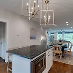 Holiday home Unforgettable Townhome-close To Broadway-10 Beds! Nashville