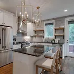 Unforgettable Townhome-close To Broadway-10 Beds! Holiday home