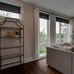 Unforgettable Townhome-close To Broadway-10 Beds! Holiday home *