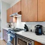 Holiday home 3bd -rooftop Escape- Steps From The Gulch Fun