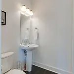 Epic Location- Steps From 12th S, Sleep12 Holiday home *