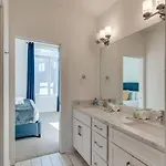 Epic Location- Steps From 12th S, Sleep12 Holiday home *