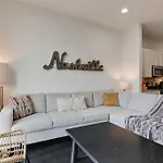Epic Location- Steps From 12th S, Sleep12 Nashville