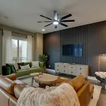 Holiday home Luxury Townhome! Rooftop-game Room! Near Broadway!