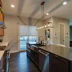 Luxury Townhome! Rooftop-game Room! Near Broadway! Holiday home Nashville