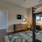 Luxury Townhome! Rooftop-game Room! Near Broadway! Nashville
