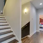 Luxury Townhome! Rooftop-game Room! Near Broadway! Holiday home