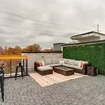 Luxury Townhome! Rooftop-Game Room! Near Broadway!