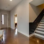 Holiday home Luxury Townhome! Rooftop-game Room! Near Broadway! *