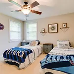 Fire Pit-great Neighborhood-15 Min To Broadway Holiday home