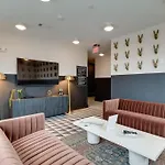 Luxury Balcony Retreat • Near Broadway Apartment *