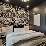 Apartment Luxury Balcony Retreat • Near Broadway Nashville