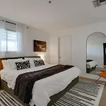 Apartment Splash & Explore Riverfront Near Broadway