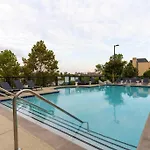 Apartment Splash & Explore Riverfront Near Broadway Nashville