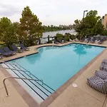 Splash & Explore Riverfront Near Broadway Apartment *