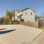 3 Bedroom Home- Huge Yard For Pets 4 Miles To Broadway