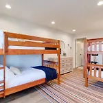 4 Bdrm-4 Bath, Great For Groups, Perfect Location!
