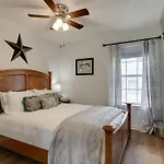 Beautiful 3 Bedroom- Free Parking 2m To Broadway Apartment Nashville