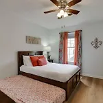 Beautiful 3 Bedroom- Free Parking 2m To Broadway *