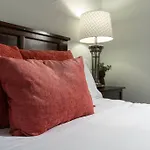Apartment Beautiful 3 Bedroom- Free Parking 2m To Broadway