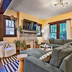 Holiday home Bright In Hip East Walk To 5 Points - Only 2 Miles To Downtown