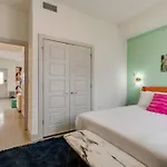 Urban-chic 1mi To New Sc Stadium! Apartment