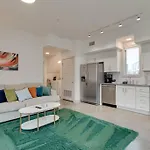Urban-chic 1mi To New Sc Stadium! Apartment