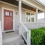 4Bd Haven In The Nations, Walk To Bars And Restaurants! Minutes To Broadway!